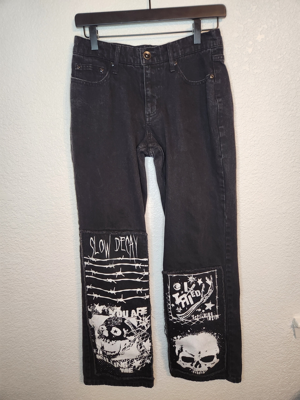 Hot Topic Jeans Mens 28x32 Black Relaxed Straight Denim Skull Gothic Punk Grunge